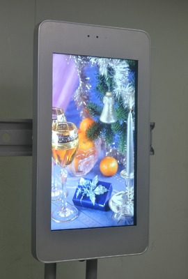 32 Inch Silver High Brightness Outdoor Wall Mount LCD Digital Signage