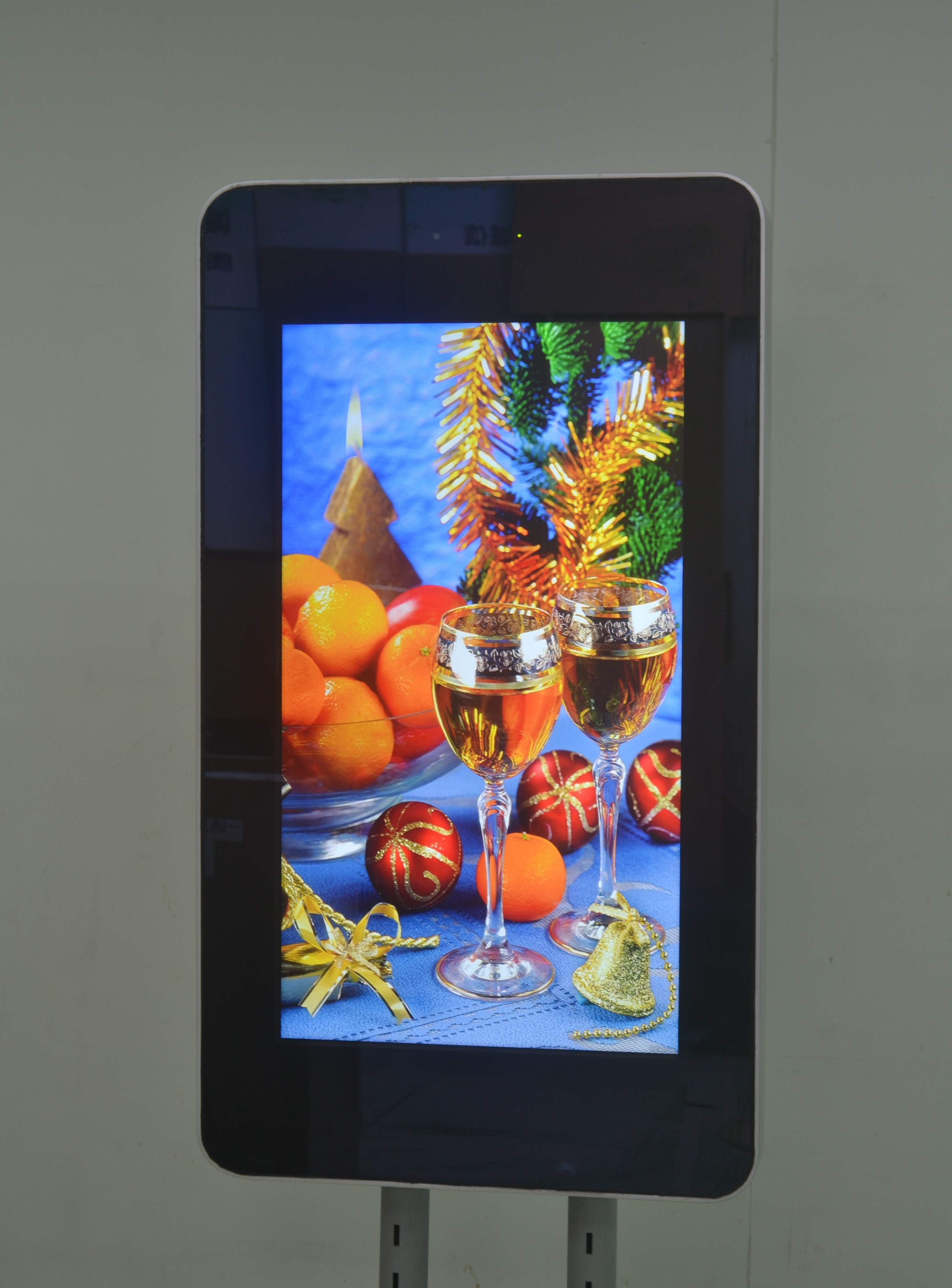 32 Inch Silver High Brightness Outdoor Wall Mount LCD Digital Signage